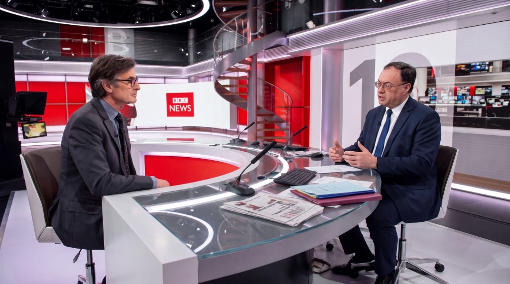 Andrew Bailey speaking to Robert Peston in the BBC News at Ten studio
